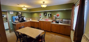 Buffet déjeuner gratuit tous les jours