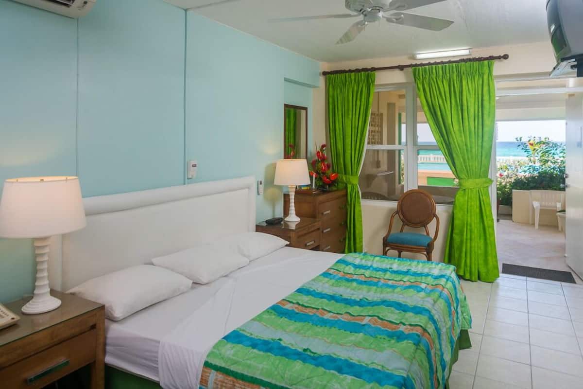 Pool Deck Studio | In-room safe, iron/ironing board, free WiFi, bed sheets