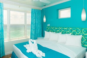 Ocean Front Two Bedroom Suite | Cofres nos quartos, ferros/tábuas de passar roupa, Wi-Fi de cortesia