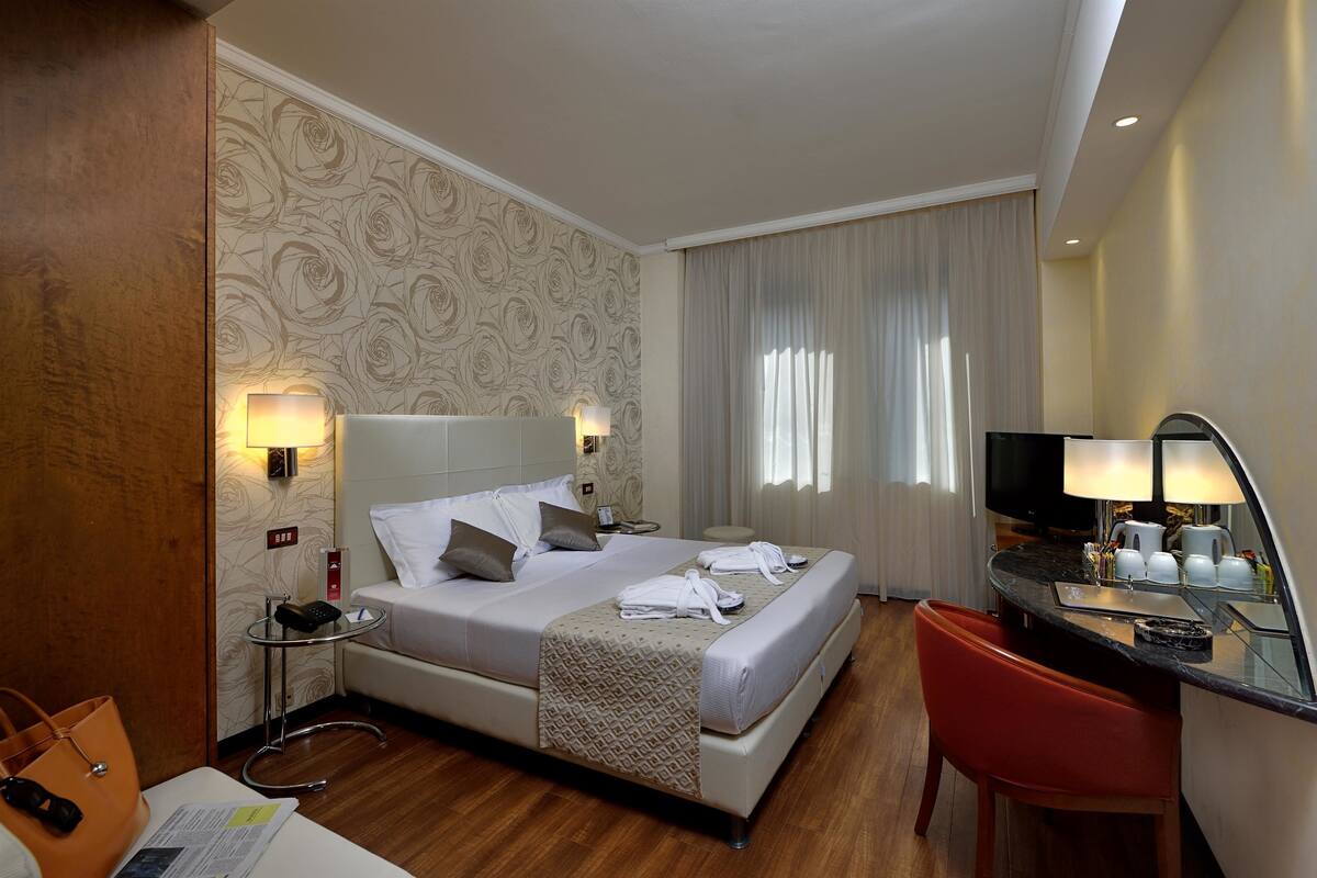 Premium bedding, minibar, in-room safe, desk