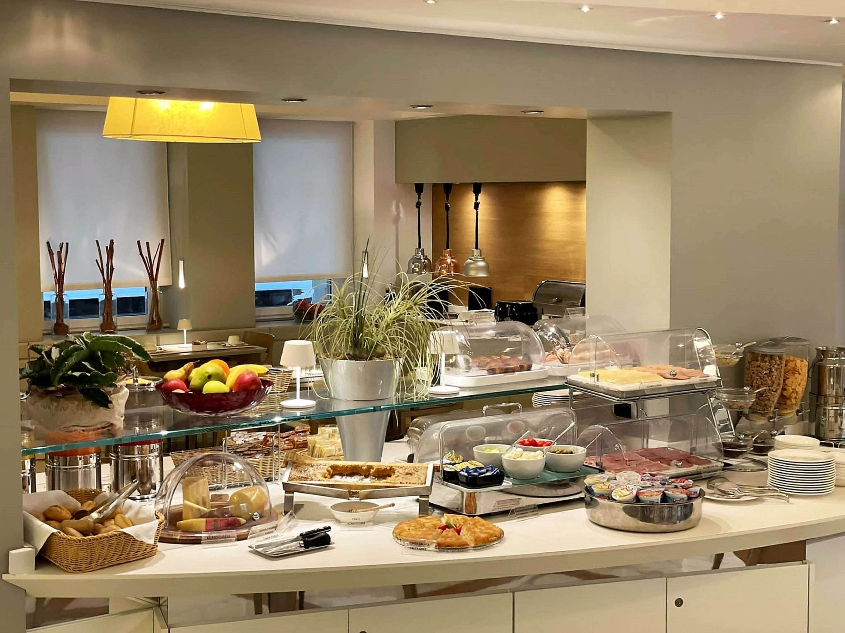 daily to-go breakfast (eur 8 per person)