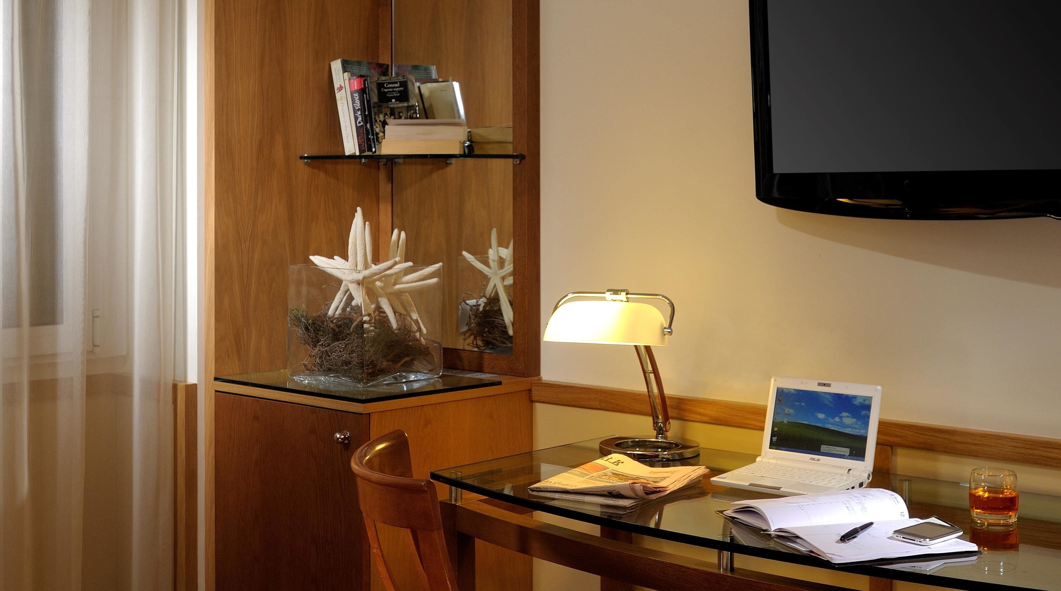 premium bedding, minibar, in-room safe, desk