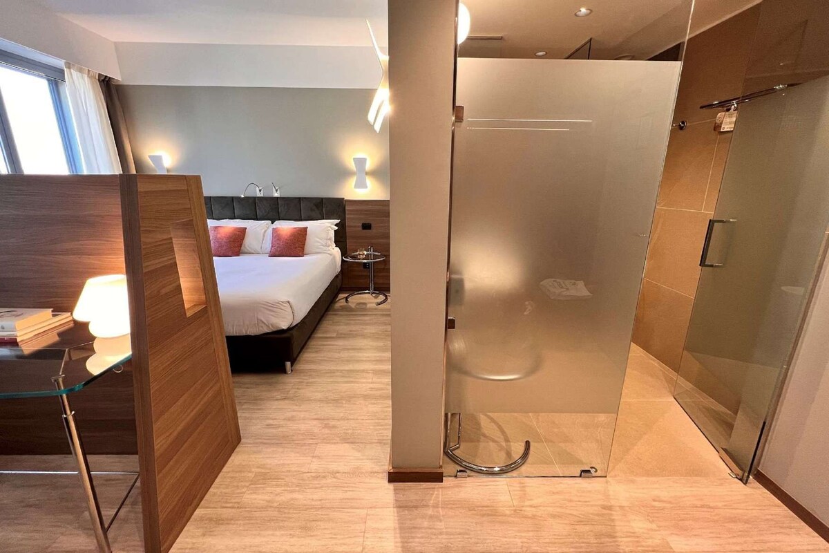 Premium bedding, minibar, in-room safe, desk