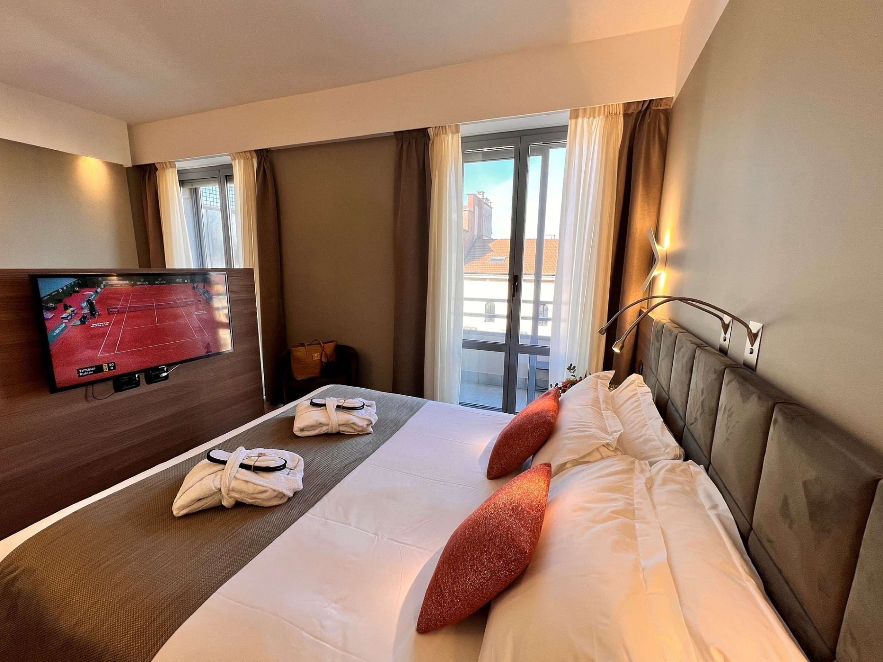 Comfort-Zimmer, Mehrere Betten (Triple Room) | Hochwertige Bettwaren, Minibar, Zimmersafe, Schreibtisch