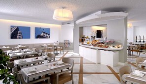 Petit déjeuner à emporter (8 EUR par personne)