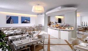 Petit déjeuner à emporter (8 EUR par personne)