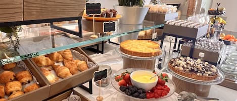 Petit déjeuner à emporter servi tous les jours en supplément