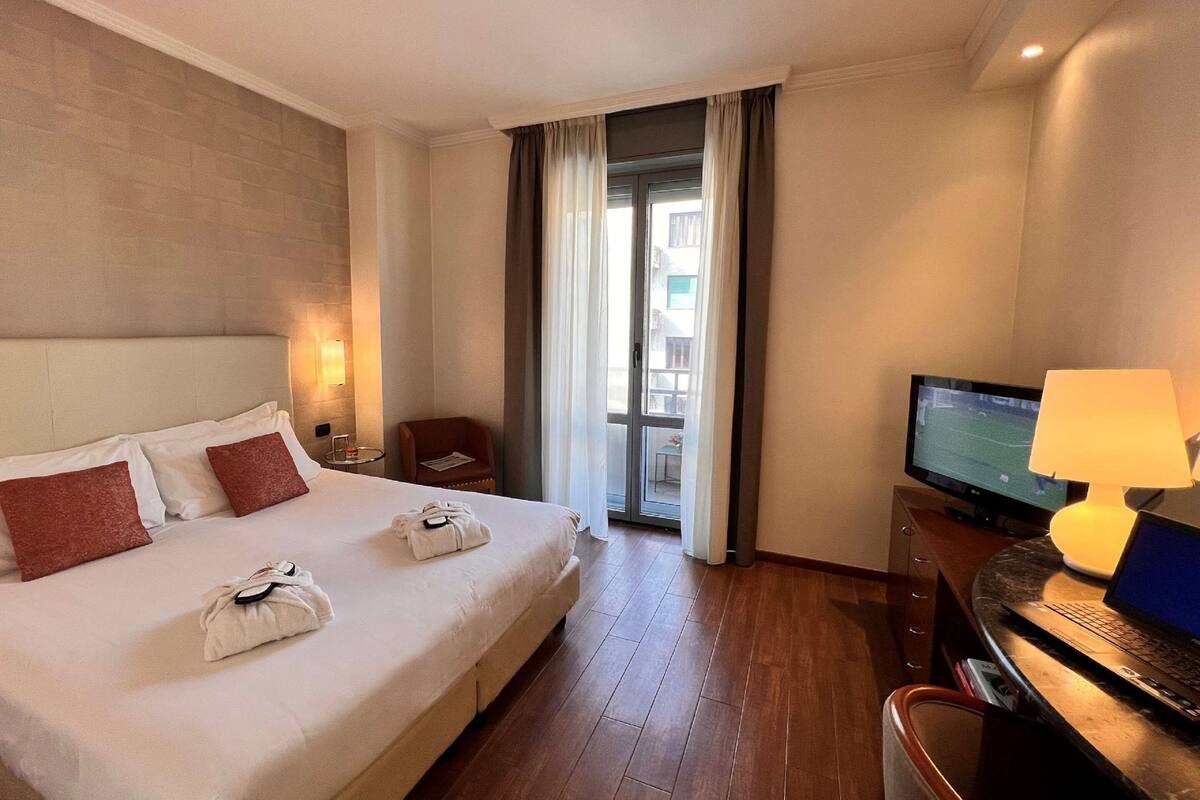 Premium bedding, minibar, in-room safe, desk