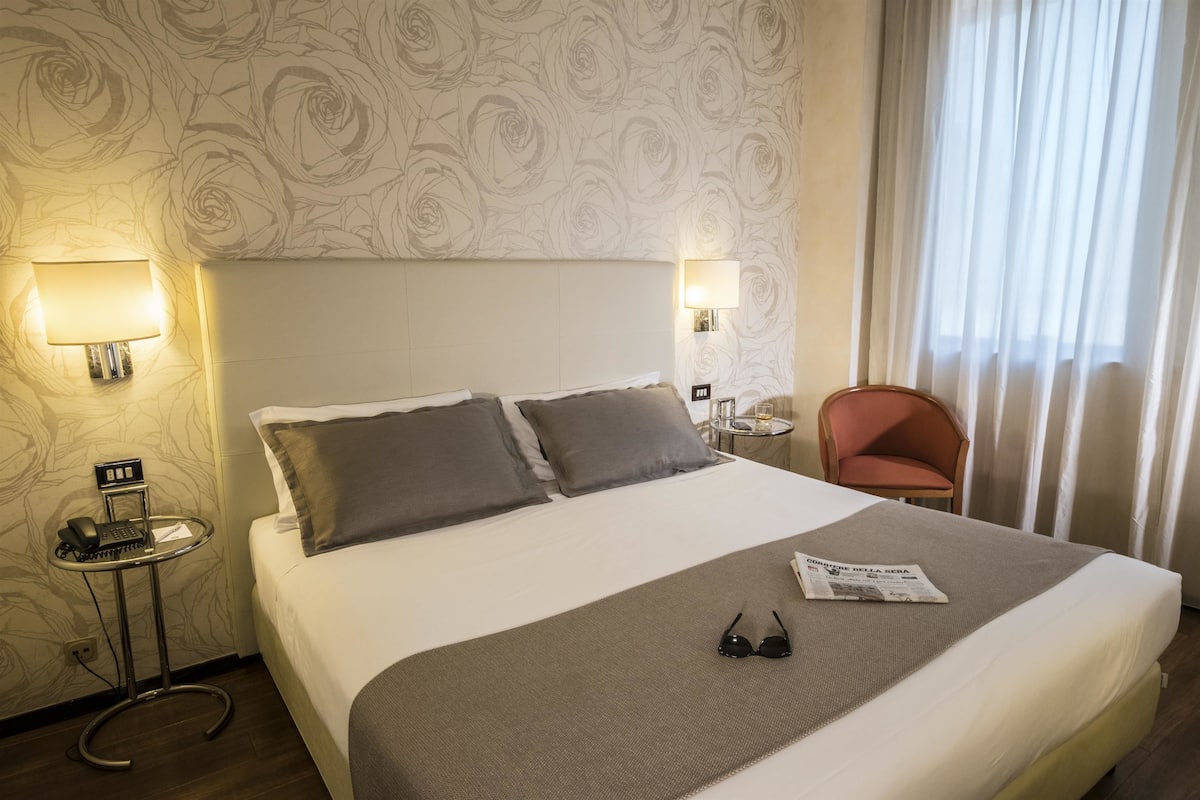 Premium bedding, minibar, in-room safe, desk