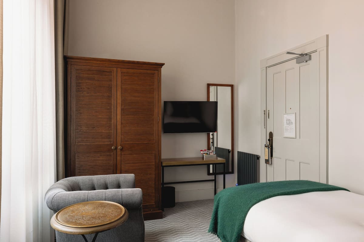 Camera, 1 letto singolo (City) | 1 camera, biancheria da letto ipoallergenica, una cassaforte in camera