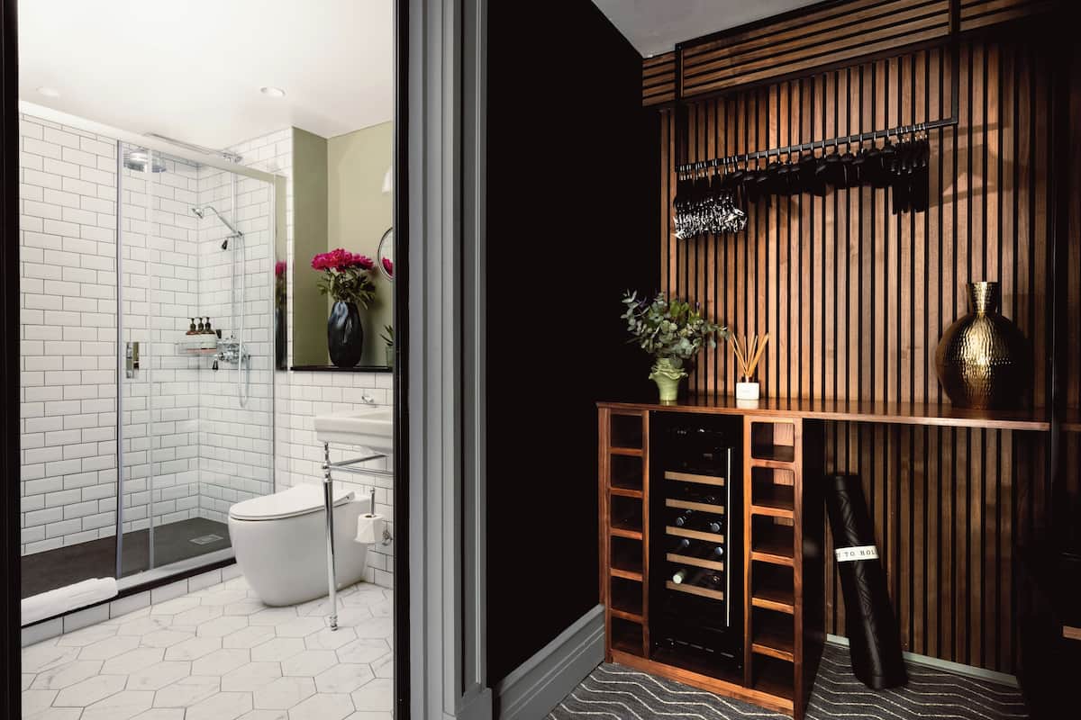 suite (no. 51) | 1 bedroom, hypo-allergenic bedding, in-room safe, individually decorated
