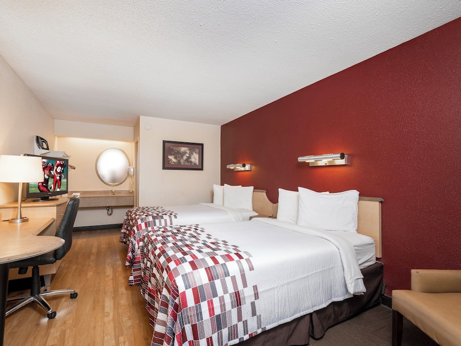 Deluxe Room, 2 Double Beds, Non Smoking | In-room safe, desk, blackout drapes, cribs (free)