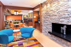 Lobby - Fairfield Inn & Suites Galesburg (Galesburg)