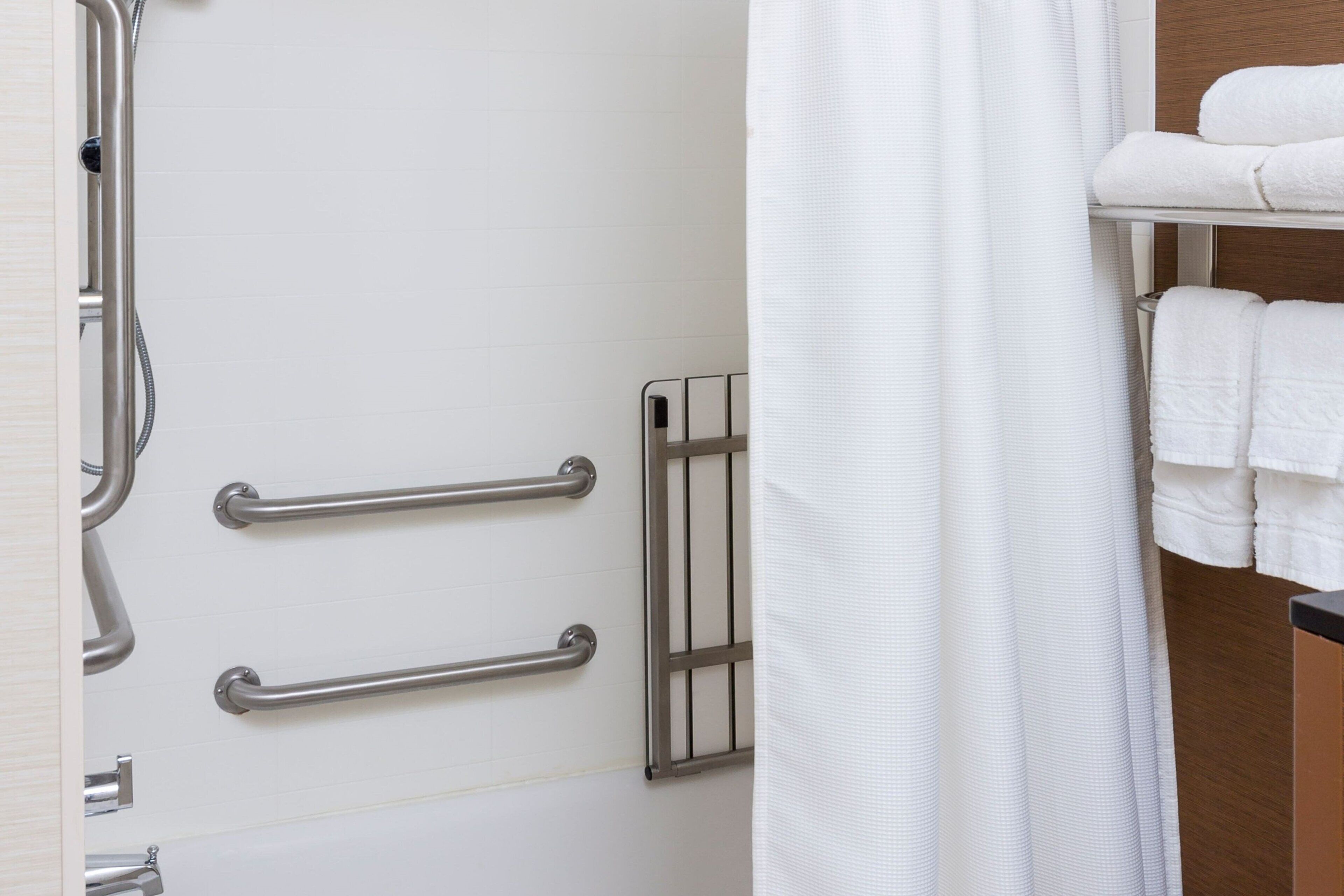 combined shower/bathtub, free toiletries, hair dryer, towels