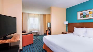 Executive Suite, 1 King Bed with Sofa bed | In-room safe, desk, iron/ironing board, free WiFi