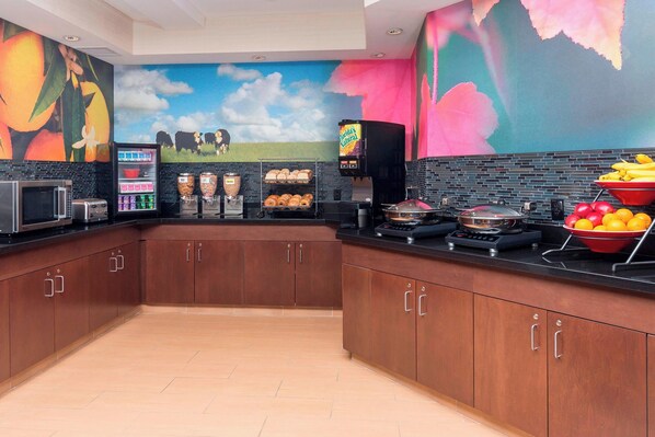 Free daily continental breakfast 