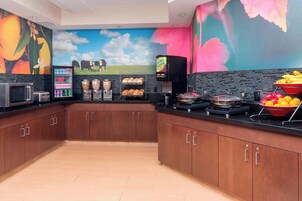 Free daily continental breakfast