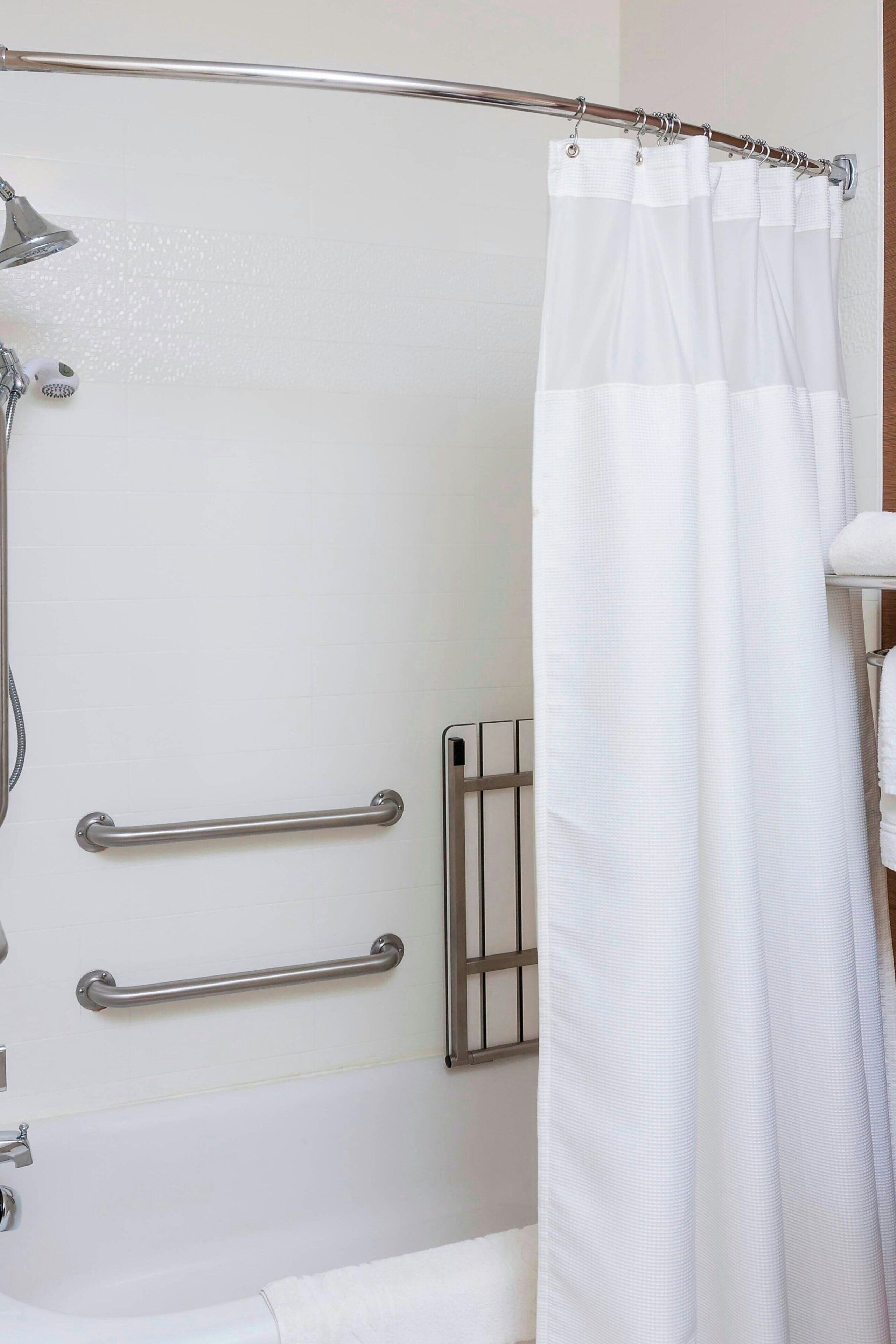 combined shower/bathtub, free toiletries, hair dryer, towels