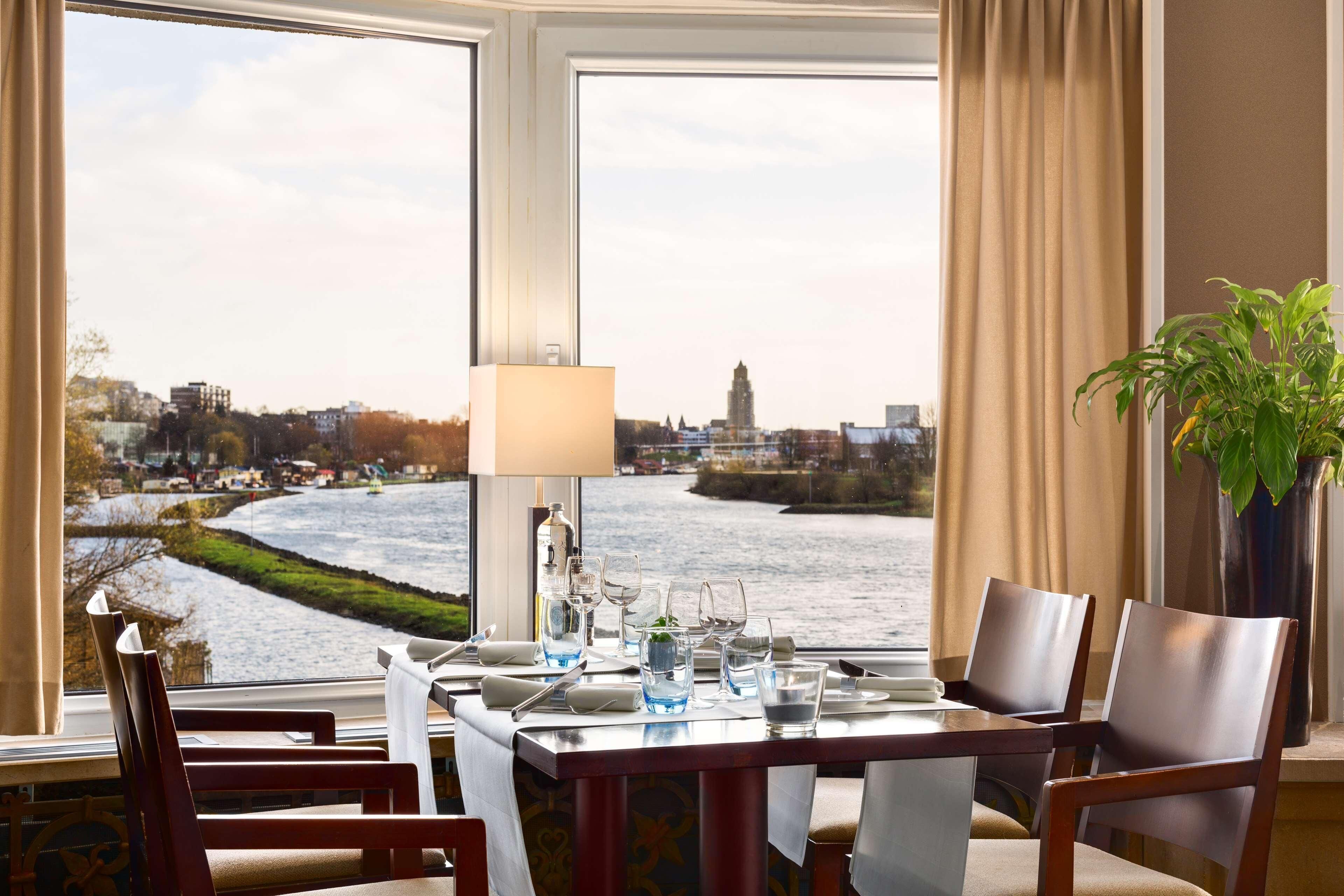 lunch and dinner served, international cuisine