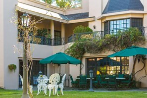 Breakfast, lunch, dinner served; international cuisine, pool views