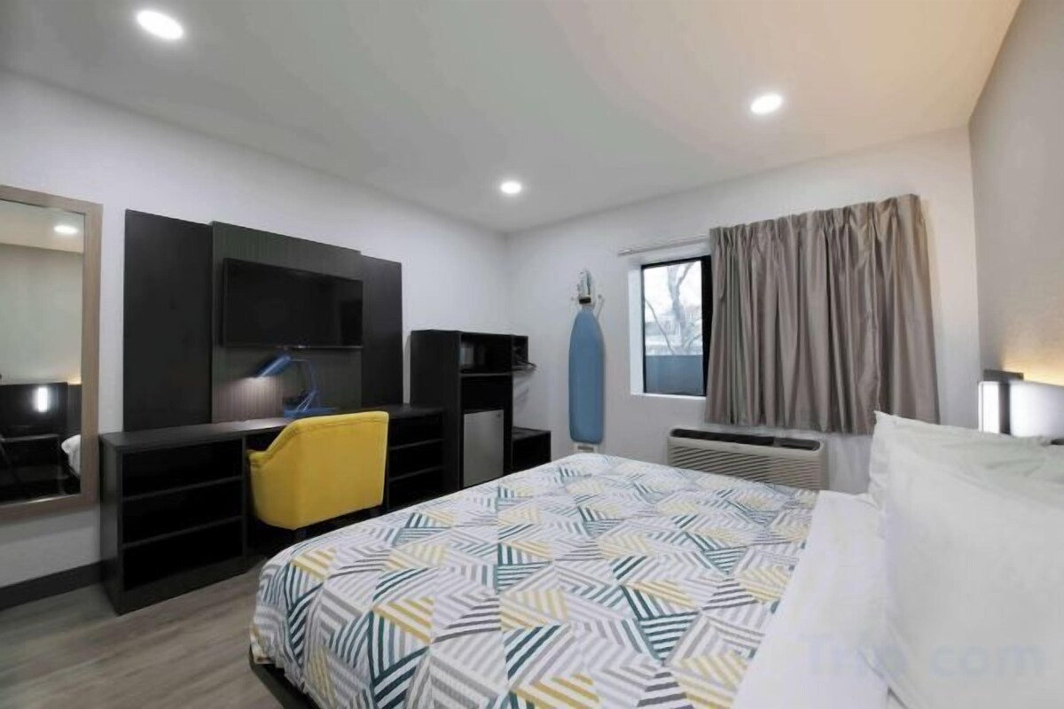 WiFi (free), bed sheets