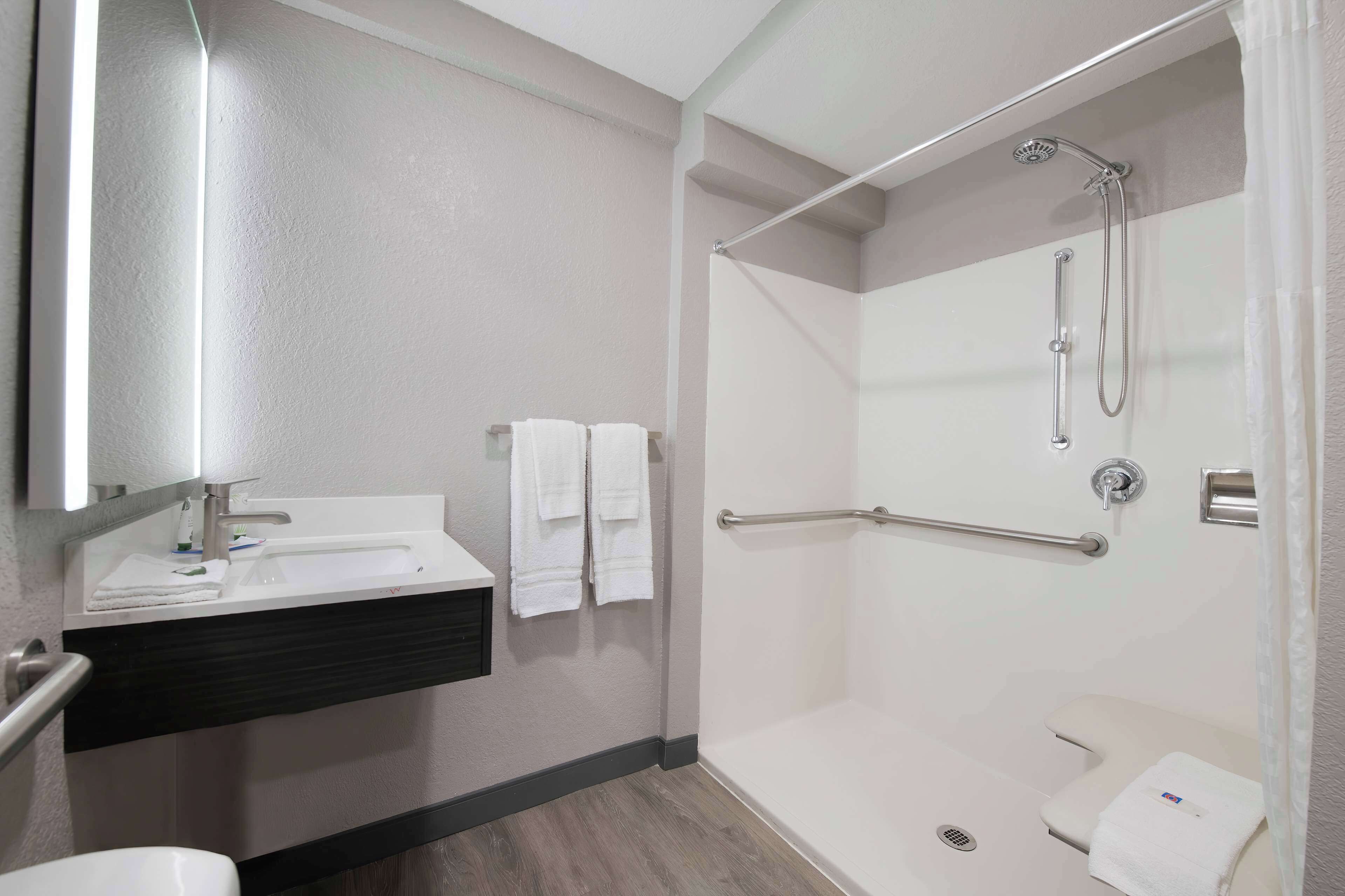 淋浴/盆浴组合、毛巾