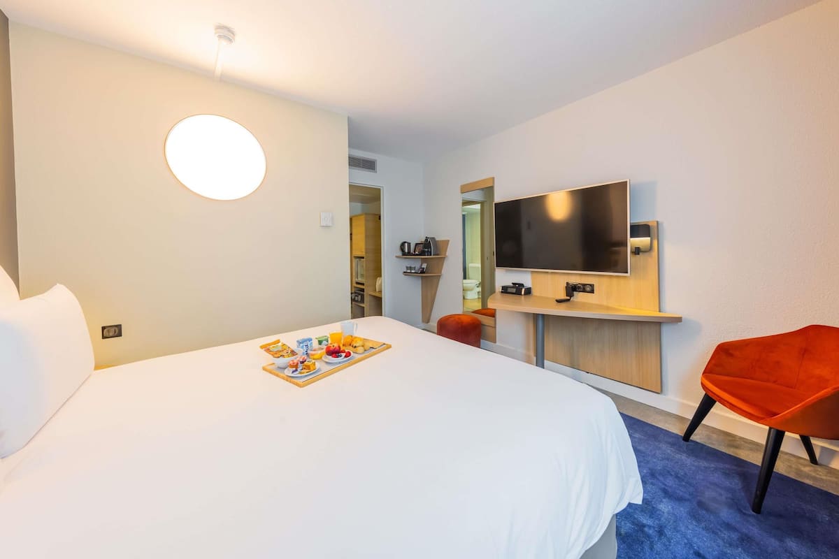 高級寢具、迷你吧、客房內保險箱、書桌