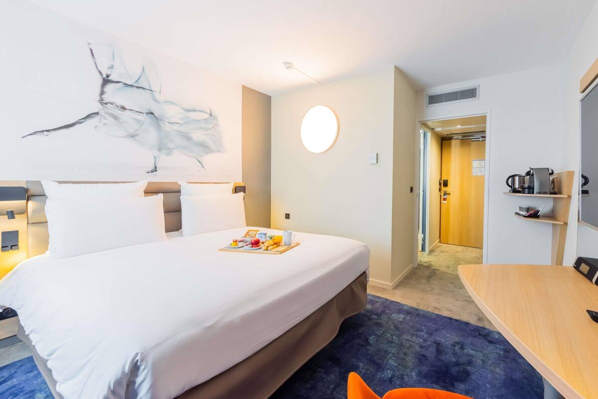 Privilege, Phòng Superior, 1 giường đôi | Bộ đồ giường cao cấp, minibar, két bảo mật tại phòng, bàn 