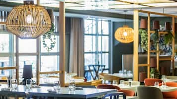 Breakfast, lunch, dinner served; local cuisine