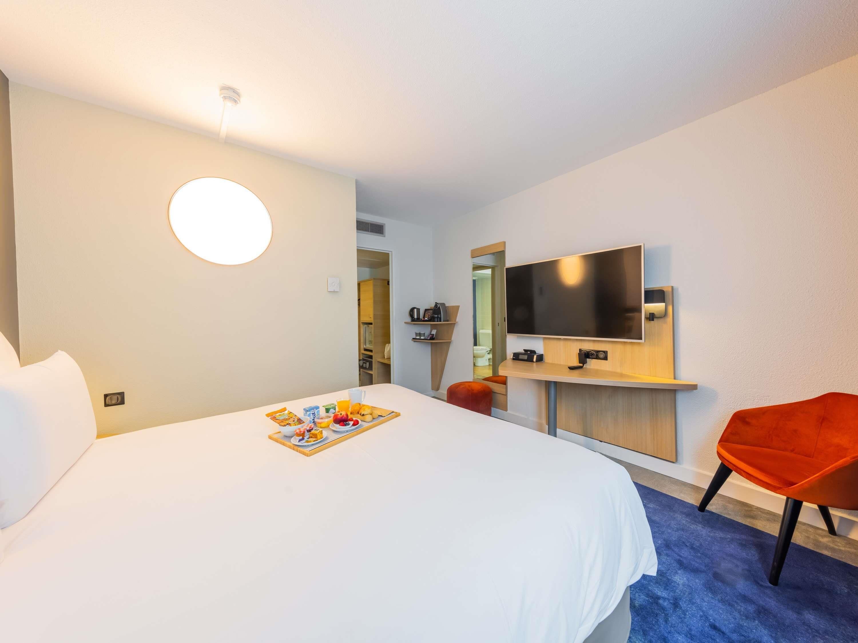 Roba de llit d'alta qualitat, minibar i caixa forta a l'habitaci ó 