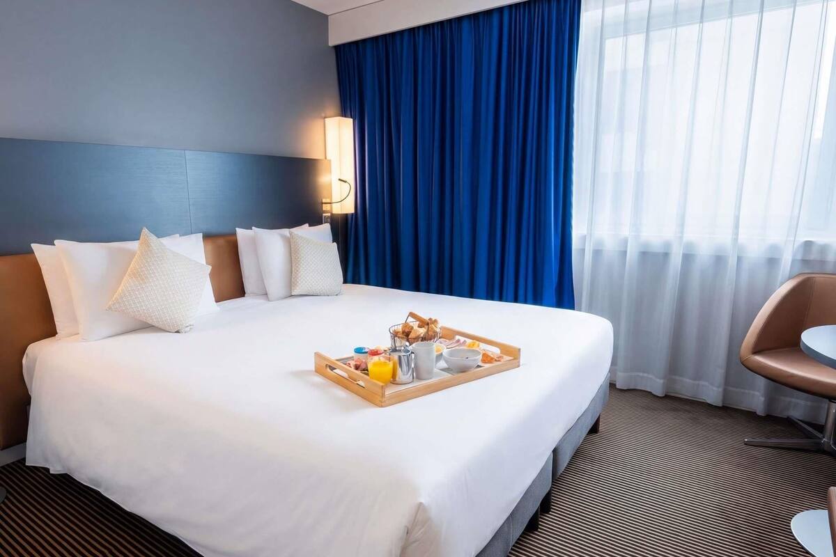 Classic Room, 1 Double Bed | Premium bedding, minibar, in-room safe, desk