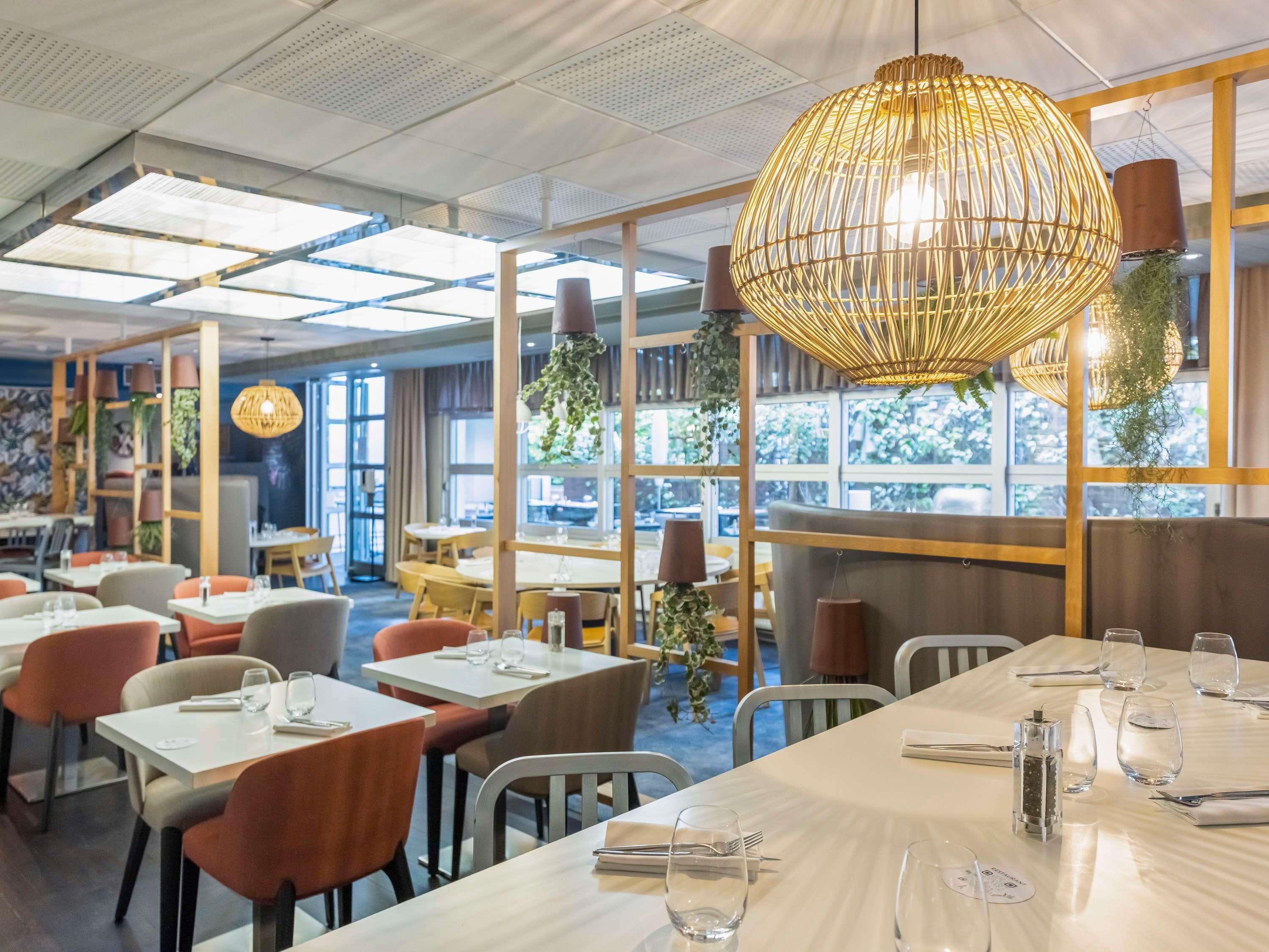 Aperto a colazione, pranzo e cena, cucina locale 