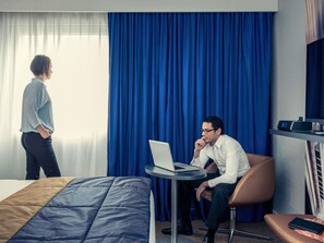 Classic Room, 1 Double Bed | Premium bedding, minibar, in-room safe, desk