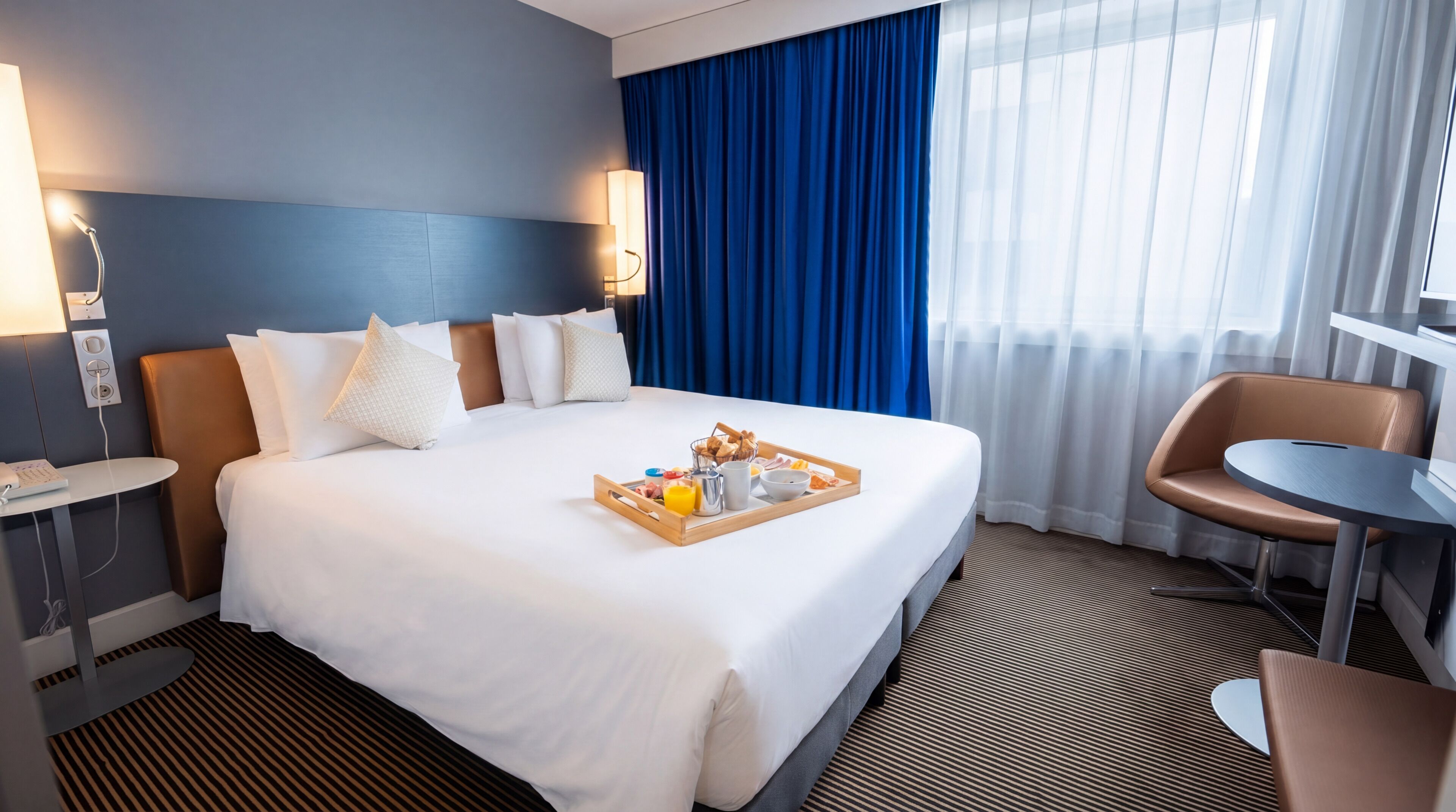 Habitación clásica, 1 cama matrimonial | Ropa de cama de alta calidad y minibar 