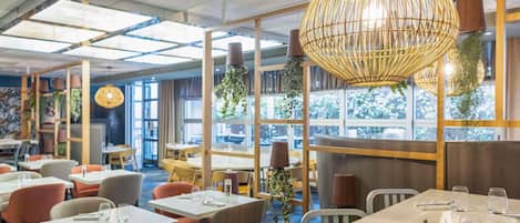 Breakfast, lunch, dinner served; local cuisine