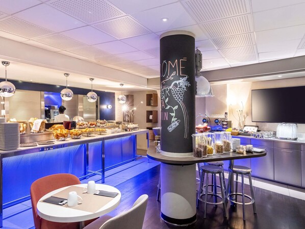 Tägliches Frühstücksbuffet gegen Gebühr