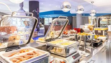Tägliches Frühstücksbuffet gegen Gebühr