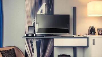 Classic Room, 1 Katil Kelamin (Double) | Peralatan tempat tidur premium, bar mini, peti besi dalam bilik, meja