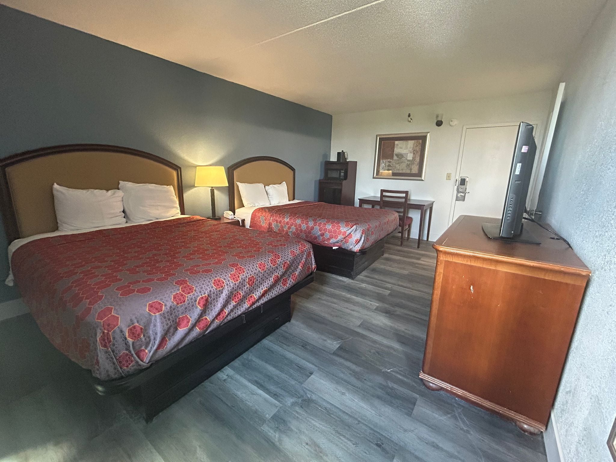 Desk, laptop workspace, iron/ironing board, free WiFi