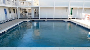 Outdoor pool - Motel 6 Garland, TX - Northeast Dallas (Garland)