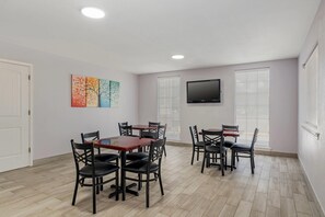 Free daily continental breakfast