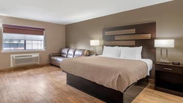 Tabla de planchar con plancha, wifi gratis, ropa de cama y despertador