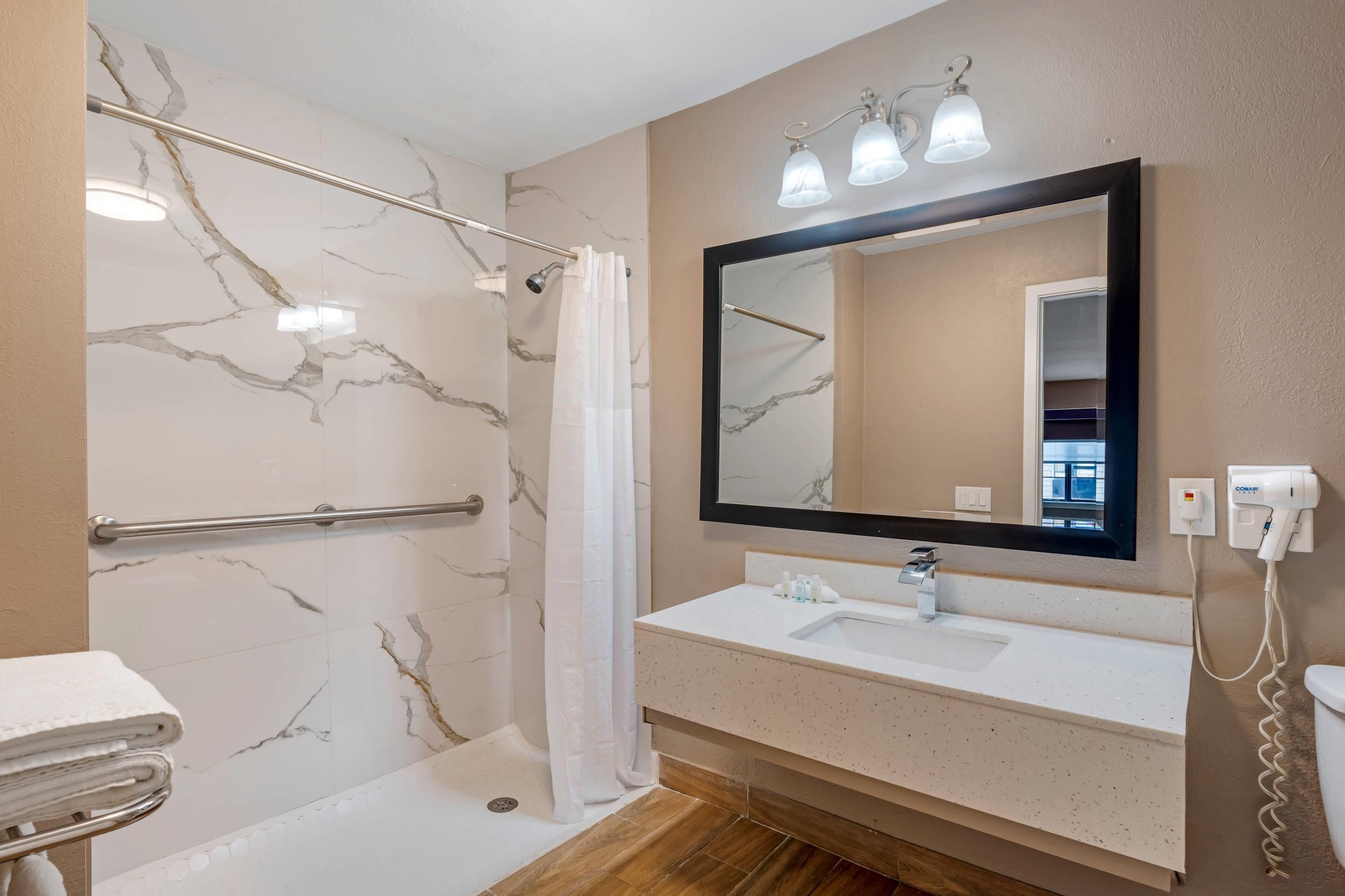 Suite, 1 King Bed, Accessible, Non Smoking | Bathroom