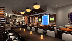 Un bar moderno con diversas opciones de asientos, incluyendo taburetes y mesas, y una variedad de luminarias.