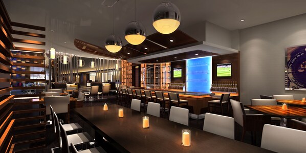 Eine moderne Bar mit verschiedenen Sitzgelegenheiten, darunter Barhocker und Tische, sowie unterschiedlichen Leuchten.