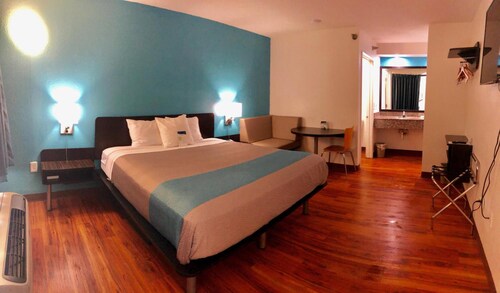 Motel 6 Nashville, TN - Airport