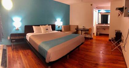 Motel 6 Nashville, TN - Airport