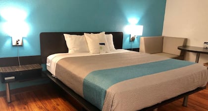 Motel 6 Nashville, TN - Airport