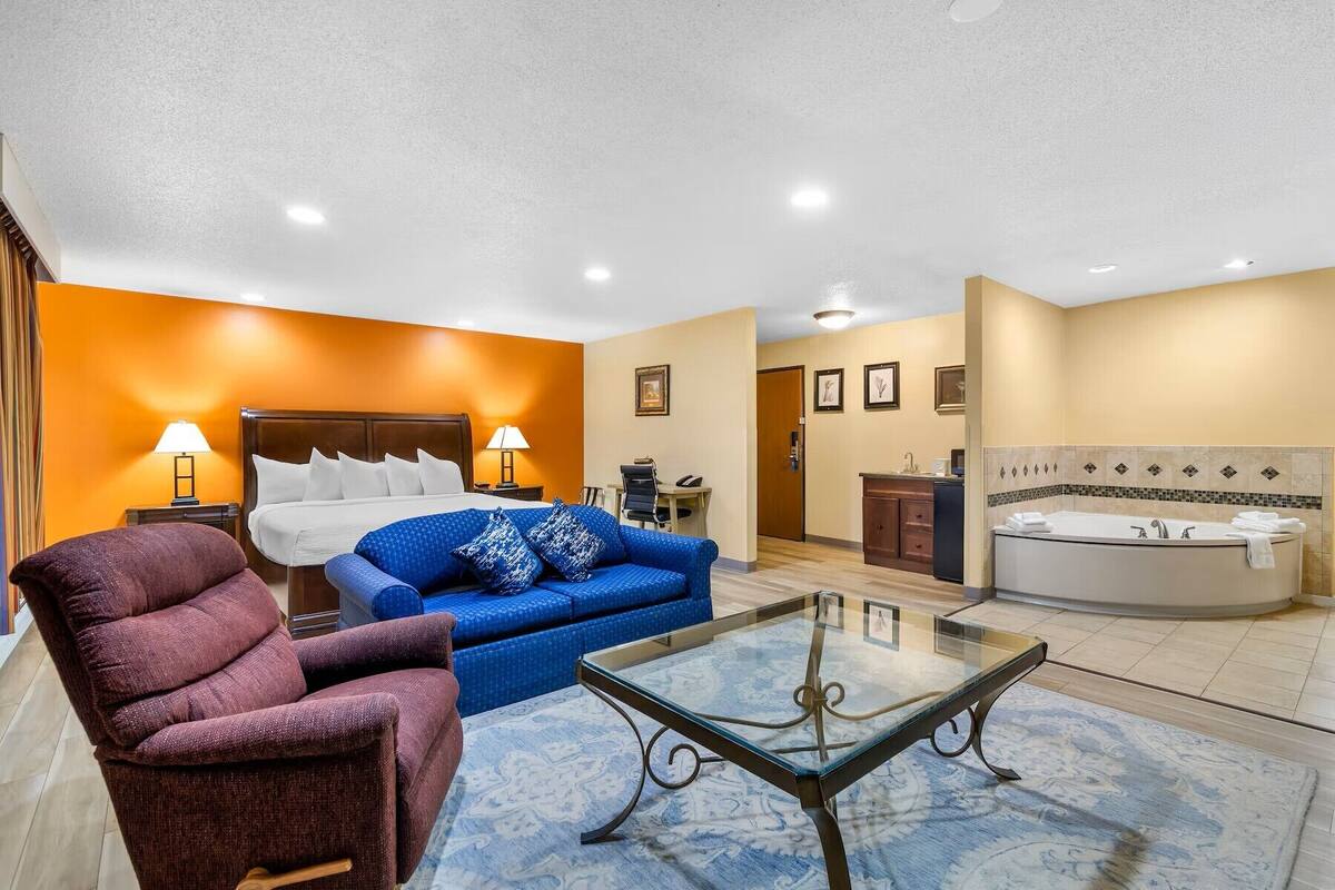Phòng Suite, 1 giường cỡ king, không hút thuốc | Bàn, bàn ủi/dụng cụ ủi quần áo, nôi/giường cho trẻ sơ sinh (phụ phí) 