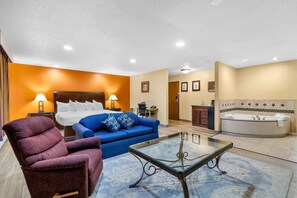 Business Suite, Multiple Beds, Non Smoking | Jetted tub - Days Inn by Wyndham Minot (Minot)